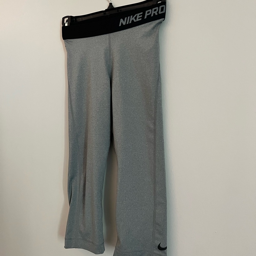 Nike pro mid length athletic legging